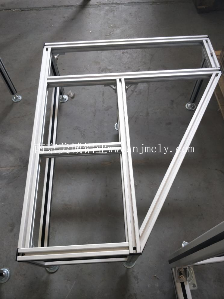 你知道氧化后的工業(yè)鋁型材框架優(yōu)點嗎？01